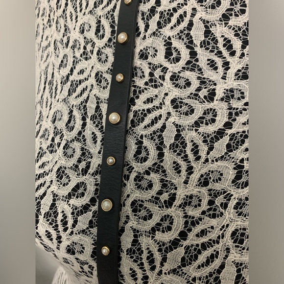 IMNYC black leather crossbody bag with pearl strap - Picture 3 of 5